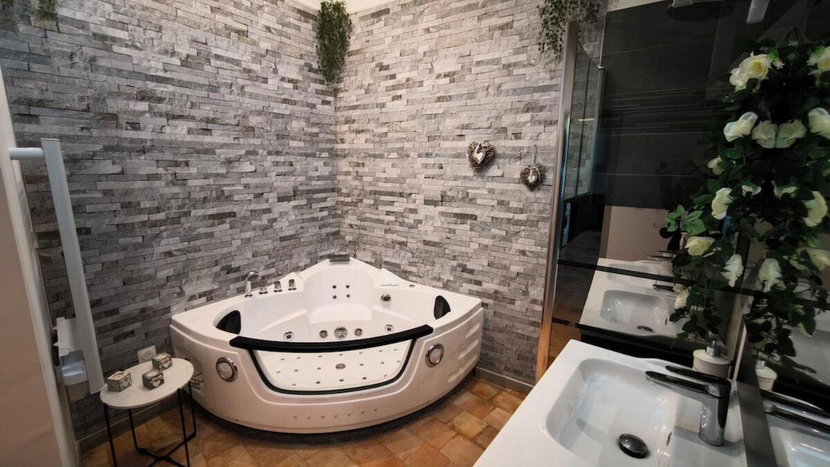 Le Lavandin Classe 3 Etoiles Riez Ngoại thất bức ảnh